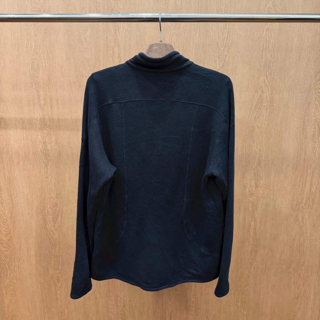 파타고니아 신칠라 플리스 하프 집업 지퍼 포켓 디테일 레귤러핏 블랙 상품이미지3