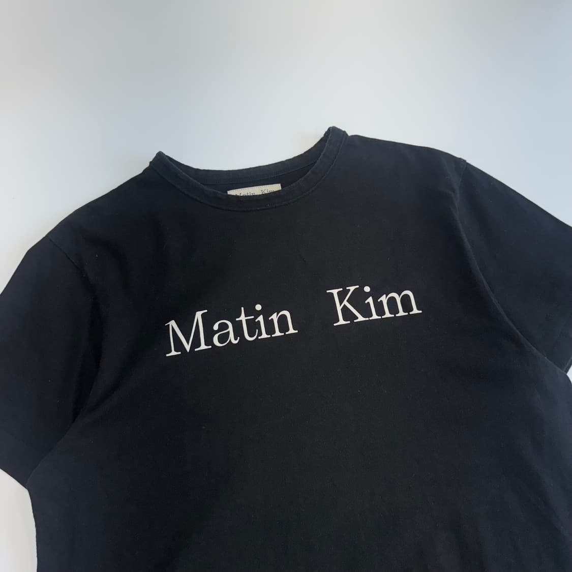 Matin kim 마땡킴 화이트 로고 블랙 반팔 상품이미지4