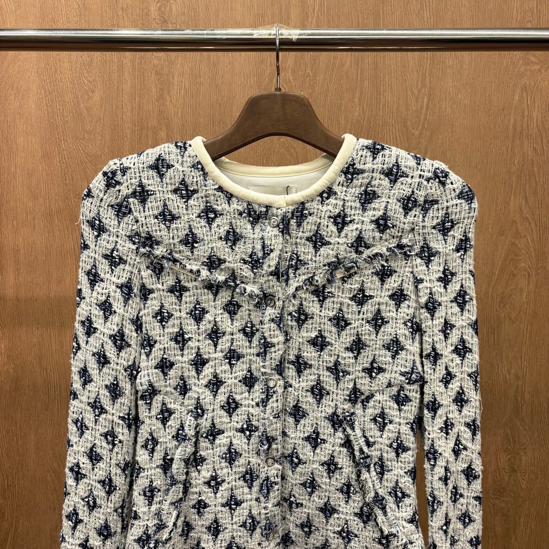 이로 라운드넥 크롭 트위드 자켓 패턴 프린지 마감 디테일 네이비 아이보리 상품이미지4