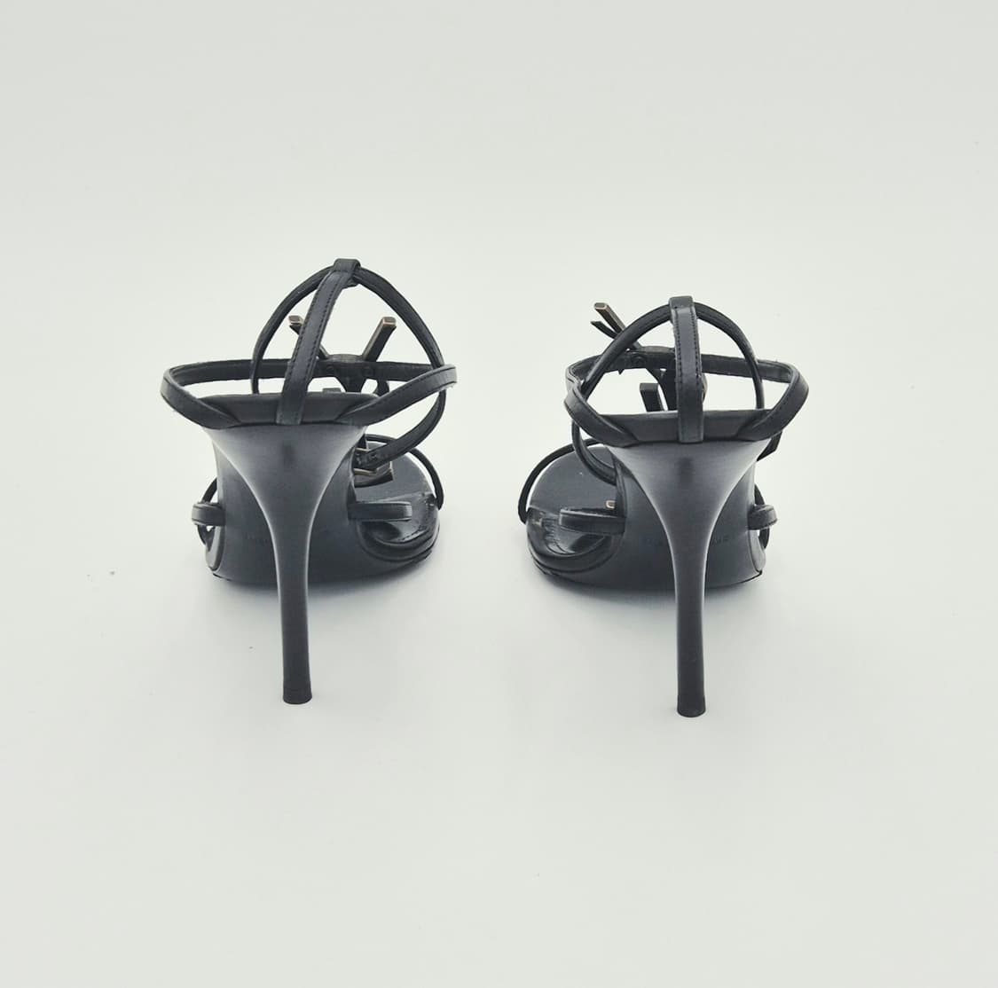 생로랑 카산드라 스크랩 샌들 힐
 상품이미지3