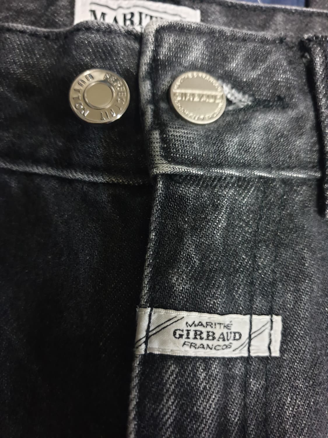 (품절매물)마리떼프랑소와저버 슬림스트레이트 데블버튼 데님진 흑청 (27) 상품이미지2