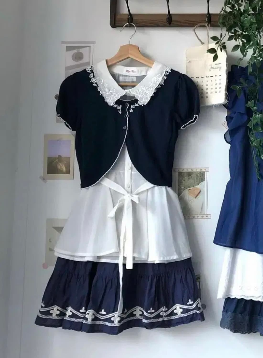코모레비 화이트 프릴 나시 블라우스 상품이미지1