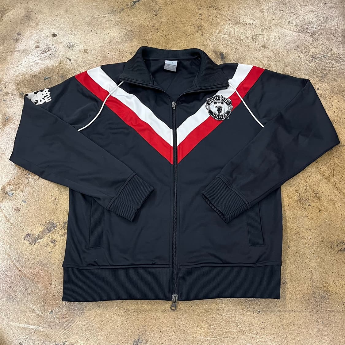 나이키 맨유 블랙 검빨 져지 트랙탑 상품이미지2