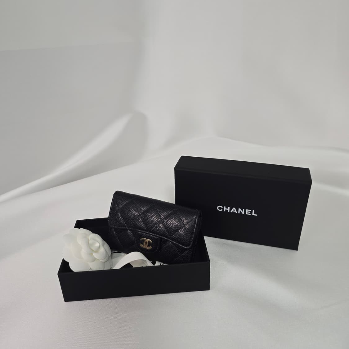 샤넬 클래식 카드지갑 블랙 금장 (AP0214) 상품이미지1