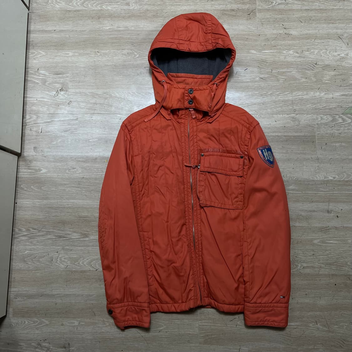 타미힐피거 남성 와펜 후드 경량패딩 점퍼 [오렌지] M/95 상품이미지1