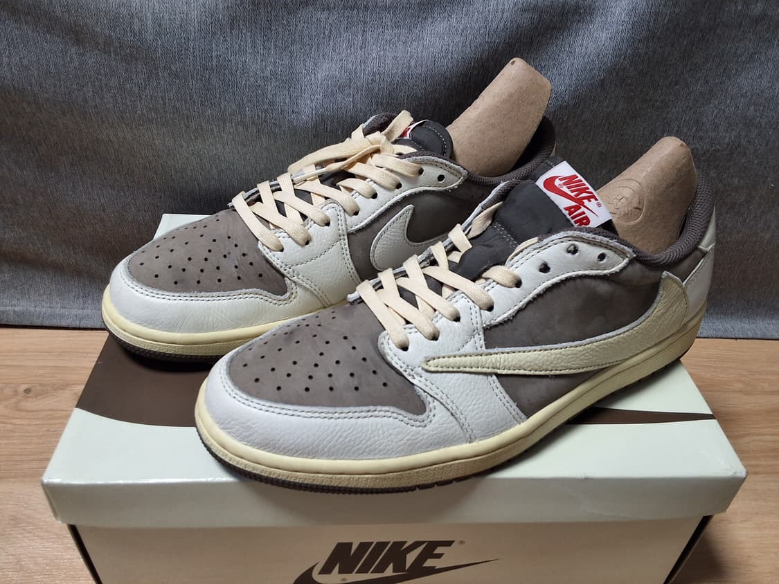 나이키 트래비스 스캇 로우 OG 리버스 모카 275 상품이미지1