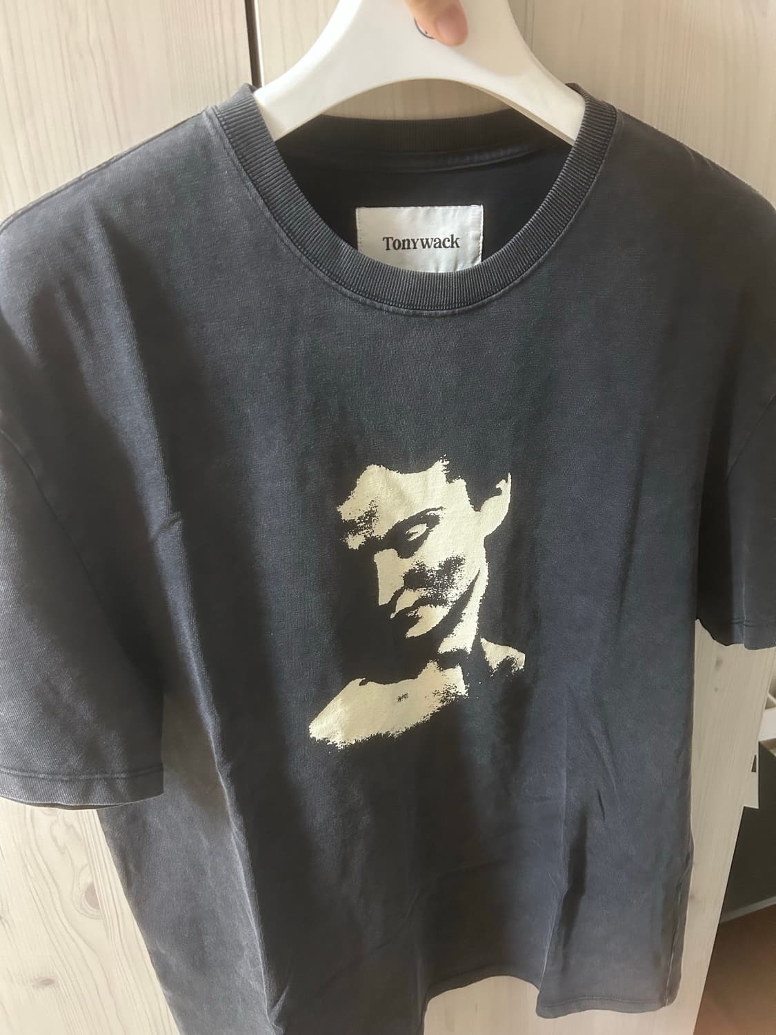 토니웩 반팔 Portrait garment dyed faded black 상품이미지1