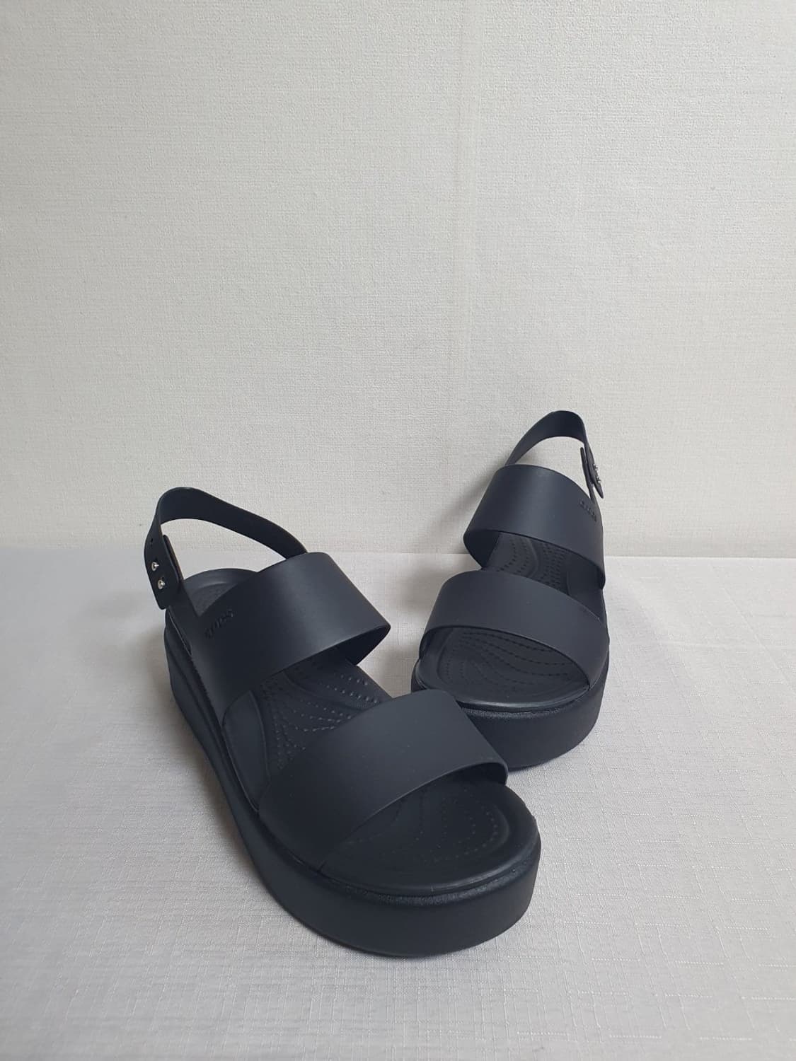 크록스 브루클린 로우 웨지 샌들 블랙 240mm 상품이미지4