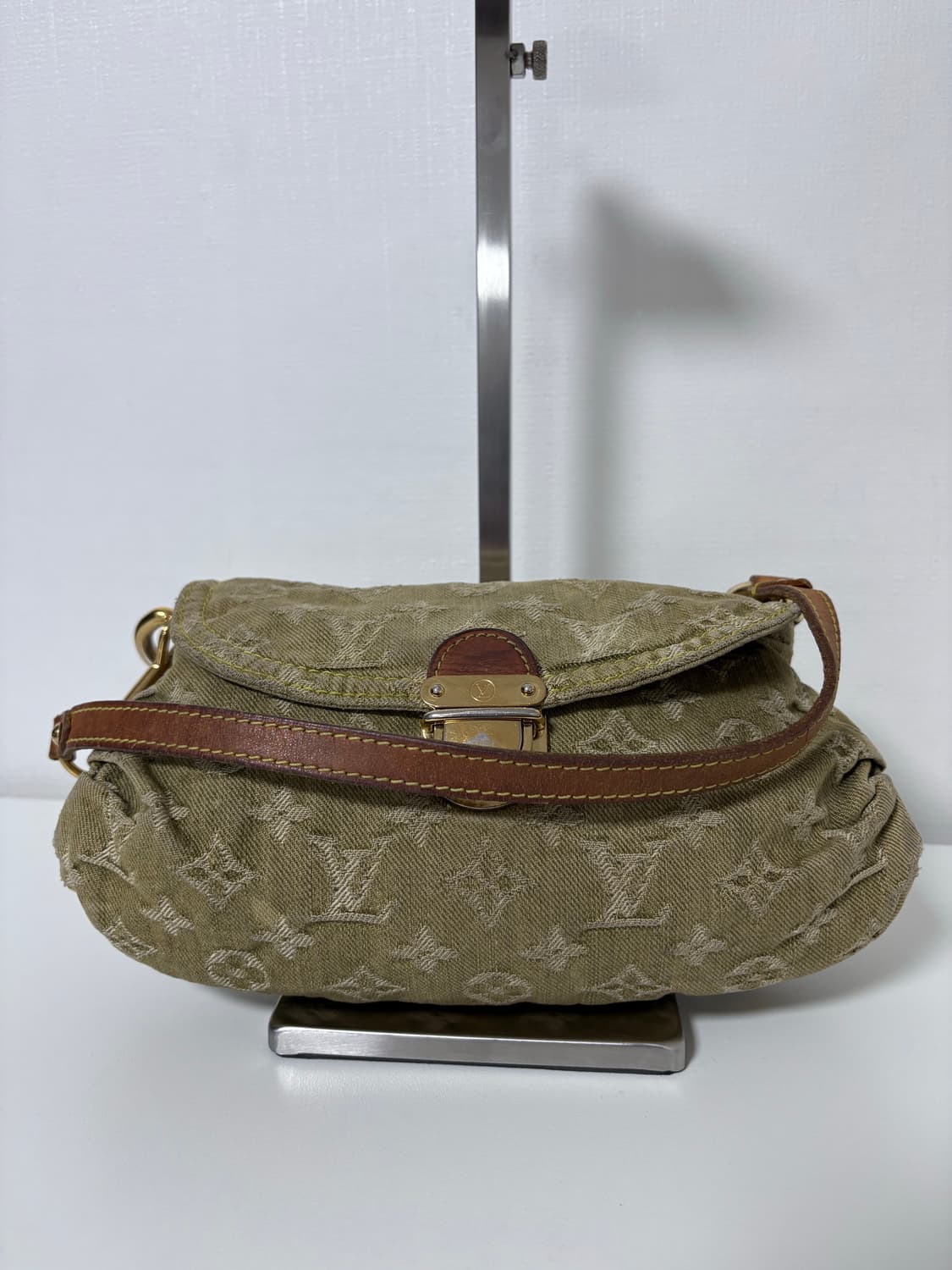 루이비통 데님 플리티백 카키 상품이미지7