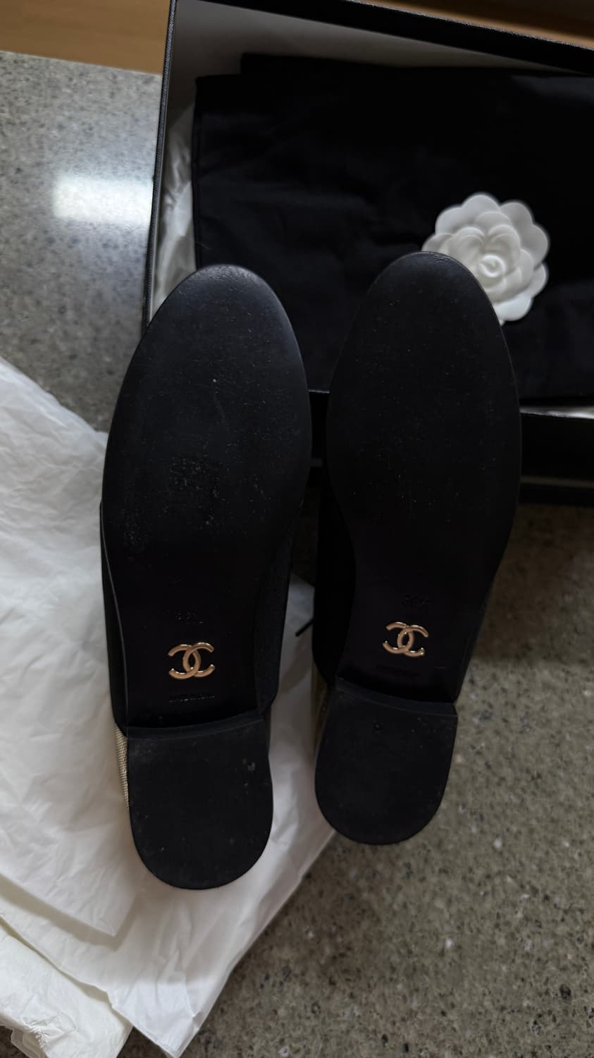 샤넬 CC 로퍼 (블랙/골드) 상품이미지5