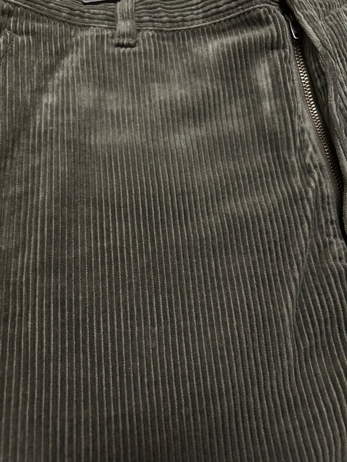 유니클로 코듀로이 팬츠 다크카키 79 팝니다 상품이미지3