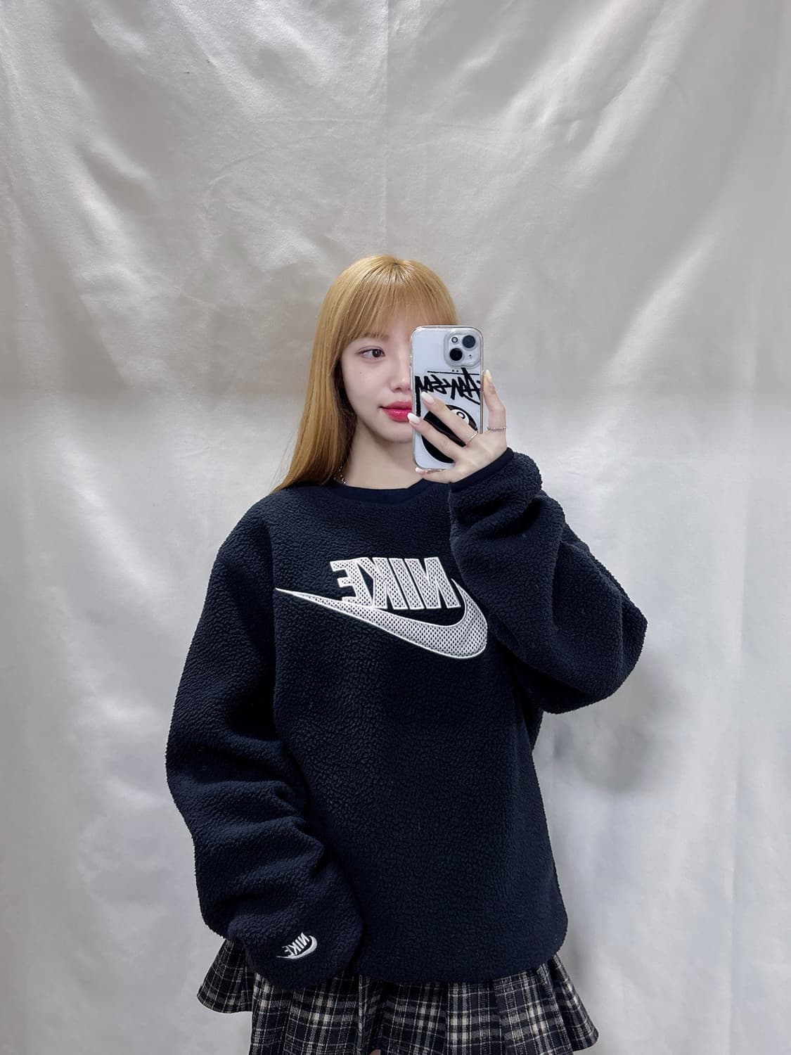 나이키 빅로고 블랙 오버핏 플리스 맨투맨  상품이미지2