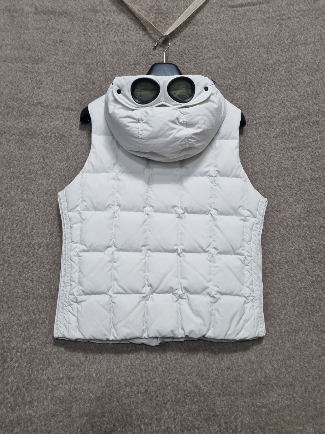 Cp 컴퍼니 남성 후드 고글 다운 베스트 조끼패딩 상품이미지1