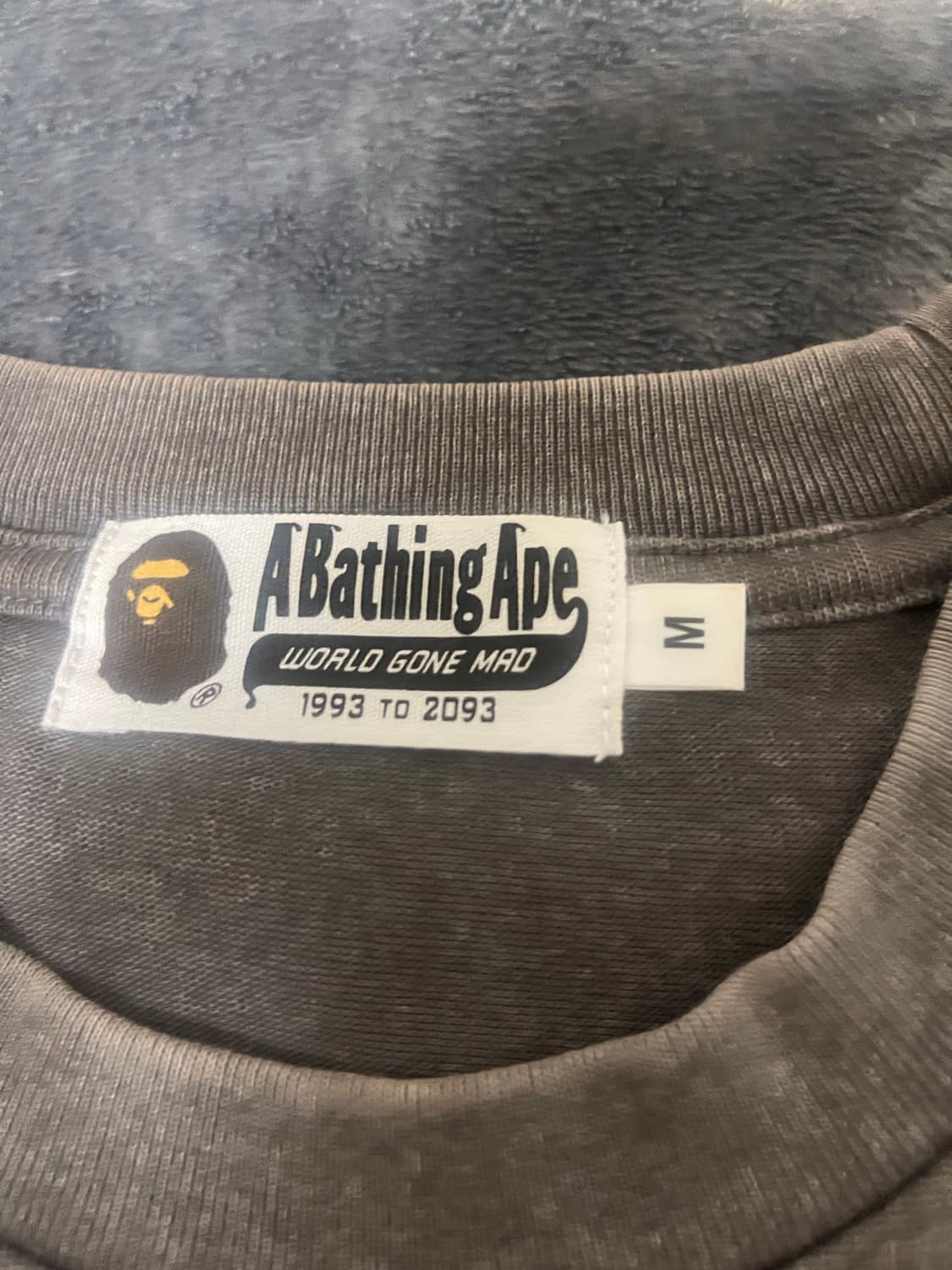 베이프 릴렉스핏 반팔 M 사이즈 그레이 판매합니다 상품이미지3