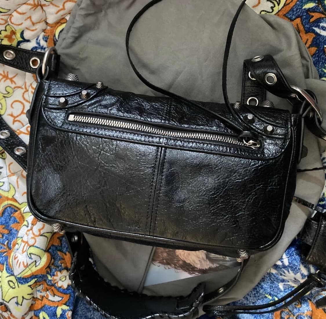 정품 Balenciaga 발렌시아가 아레나 램스킨 르 카골 xs 플립백 상품이미지5