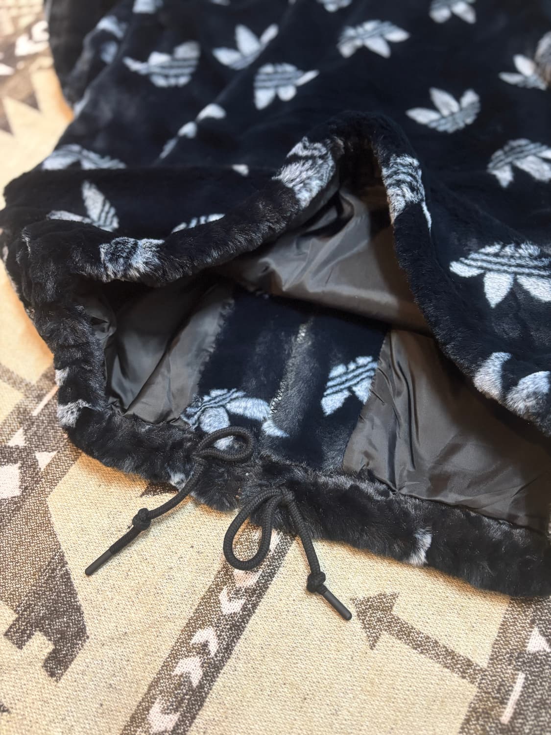 아디다스 모노그램 퍼자켓 상품이미지8