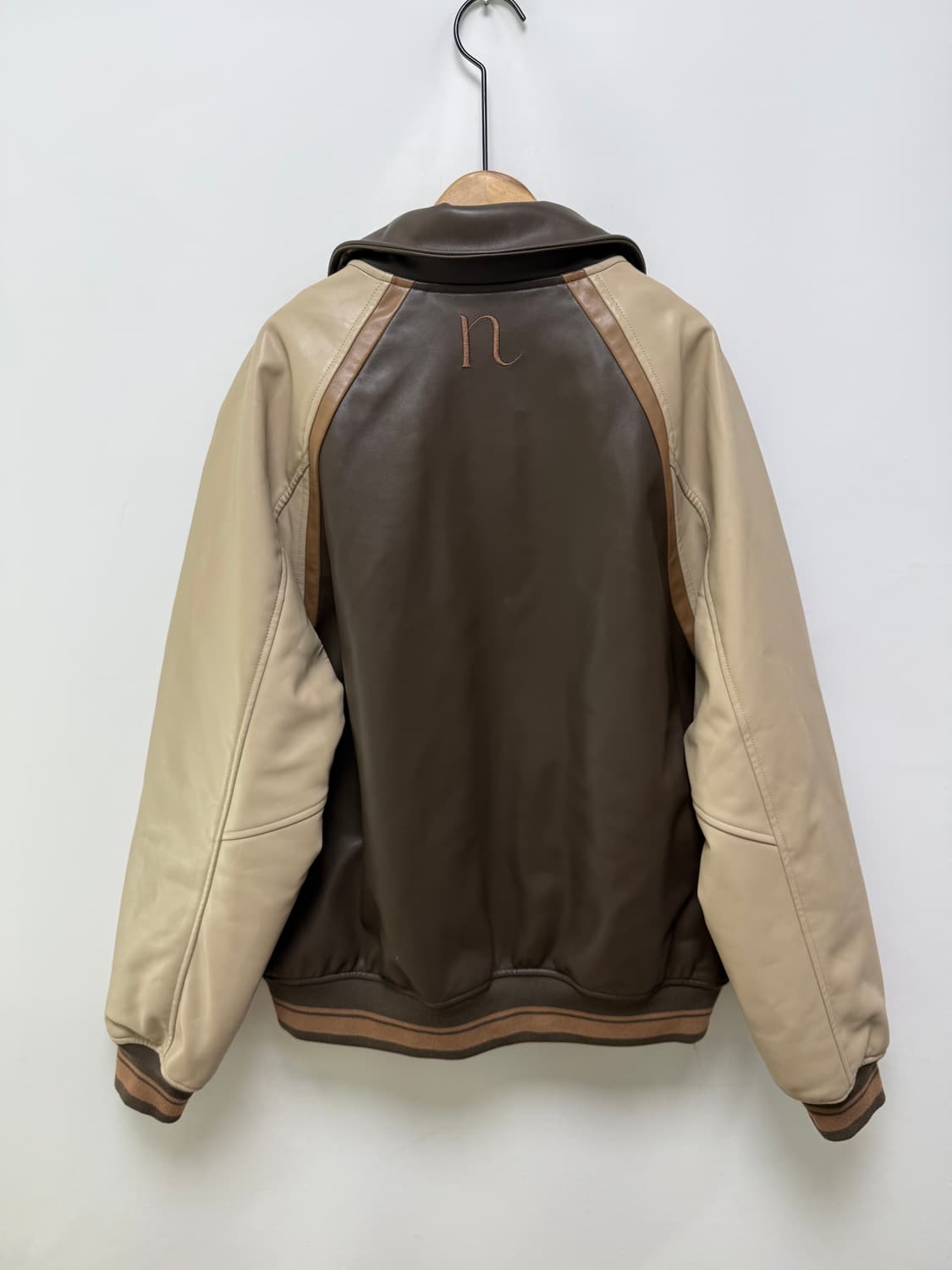 나우앤투모로우 레더 바시티자켓 상품이미지2