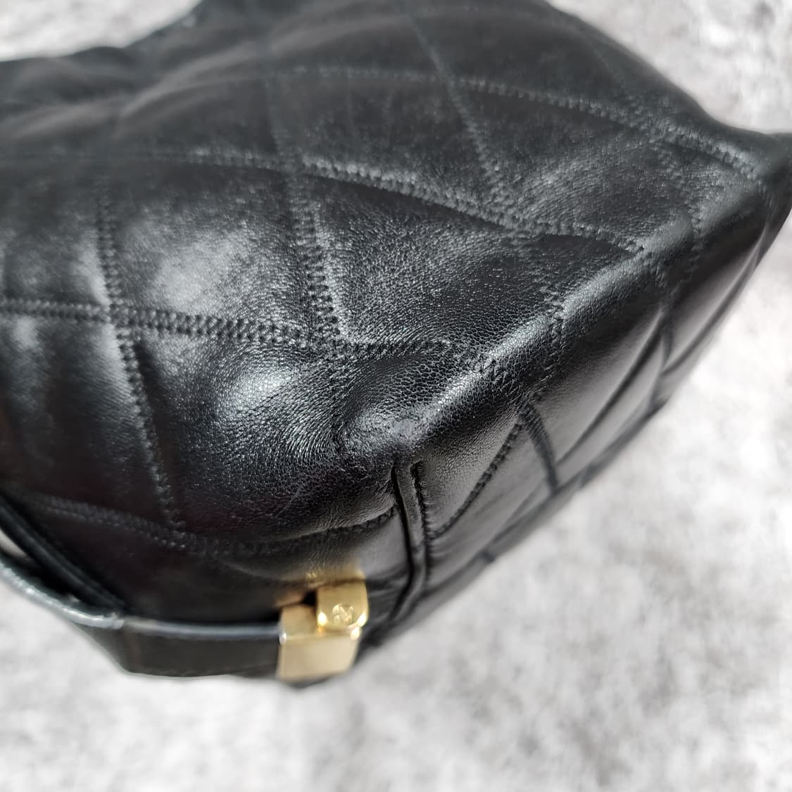 지방시 블랙 퀄티트 GV 미니 버킷백 숄더백 크로스백 상품이미지7