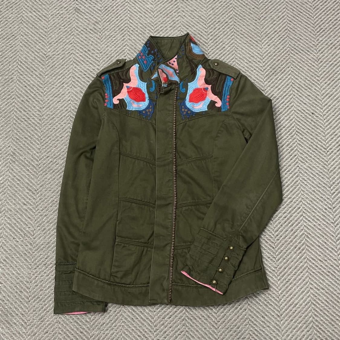 오일릴리 자수 디테일 자켓 v0070 상품이미지1