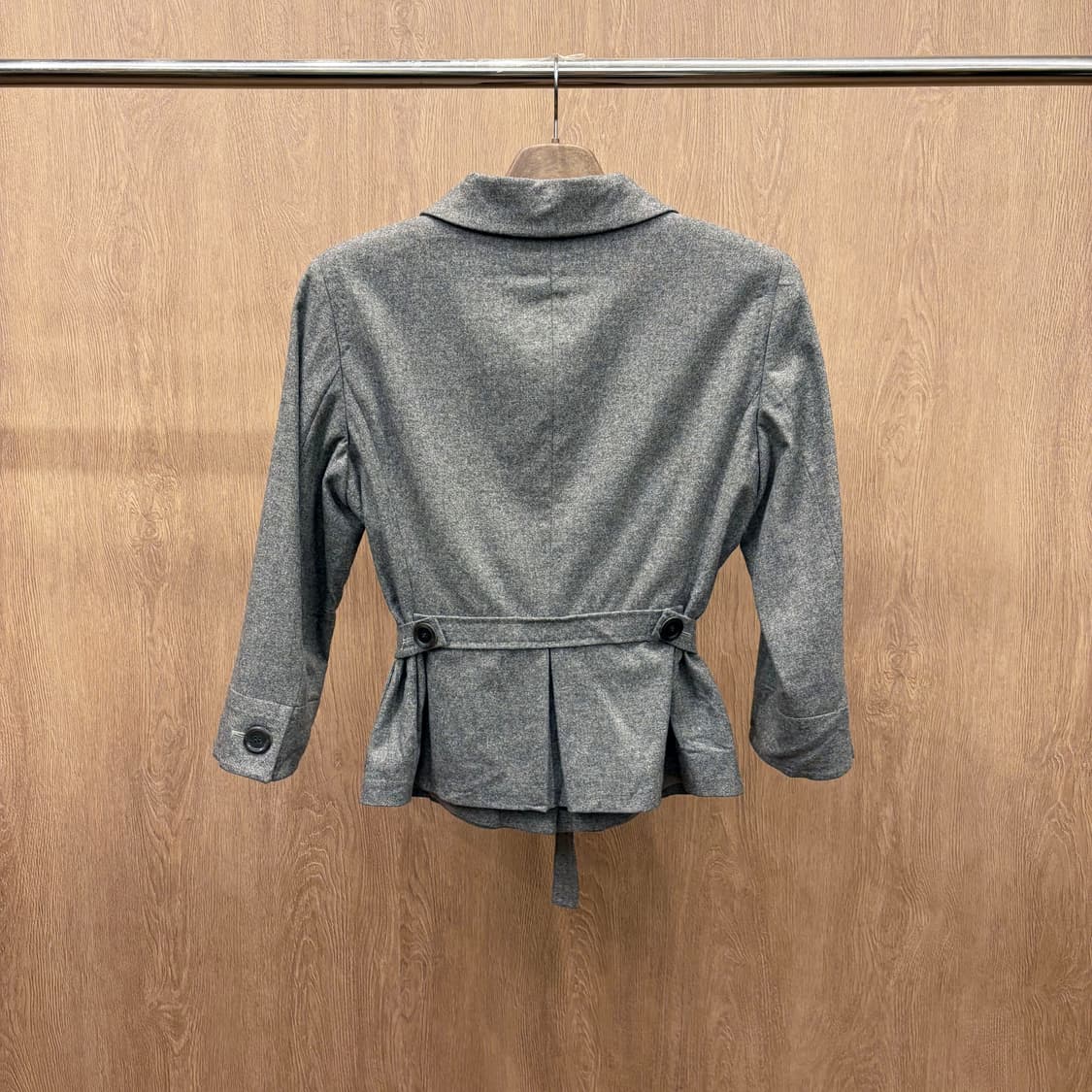 휴고 보스 카라넥 긴팔 자켓 투버튼 허리 원 턱 벨트 디테일 그레이 상품이미지3