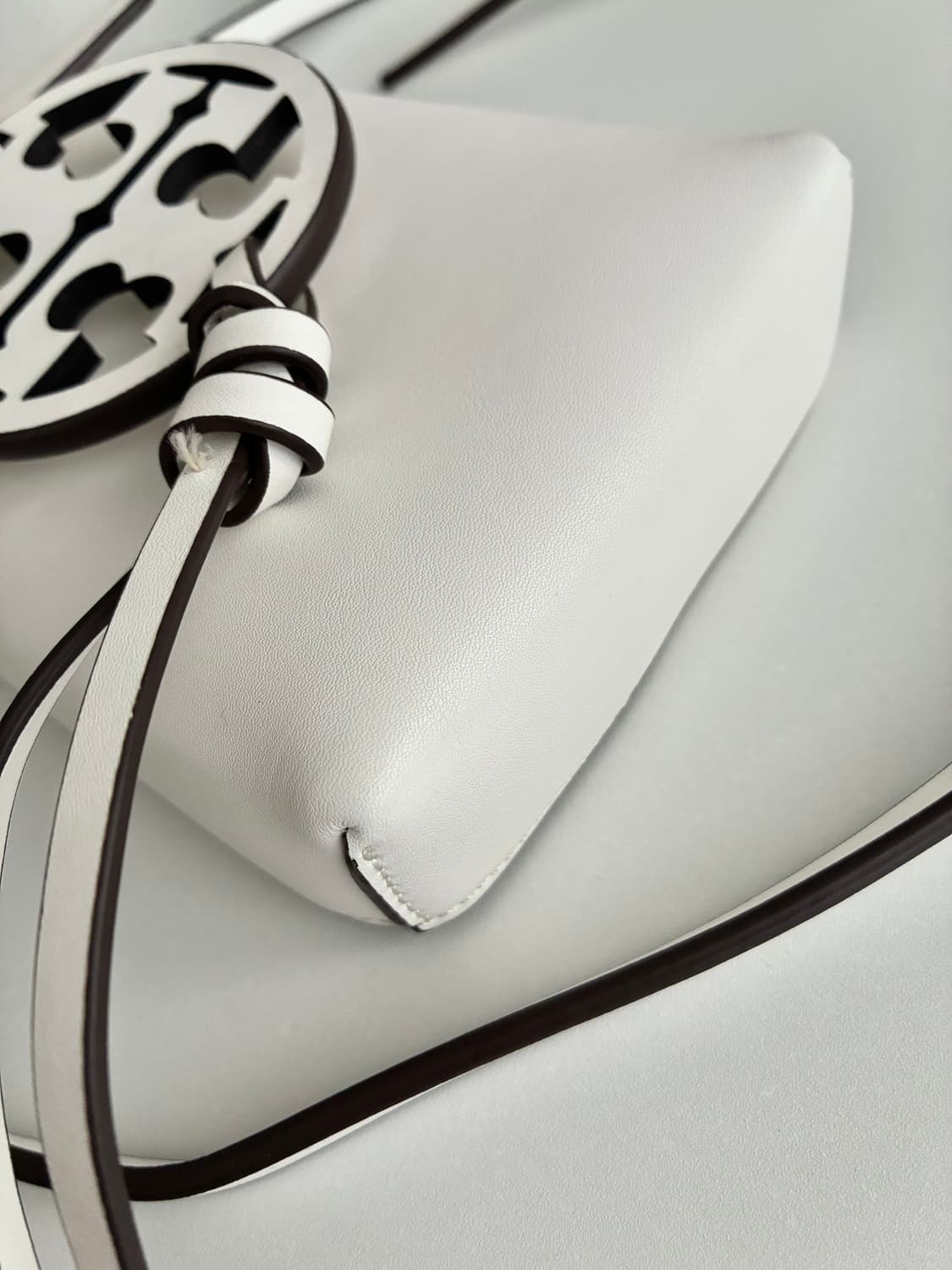 토리버치 밀러 폰 크로스바디 백 아이보리 상품이미지9