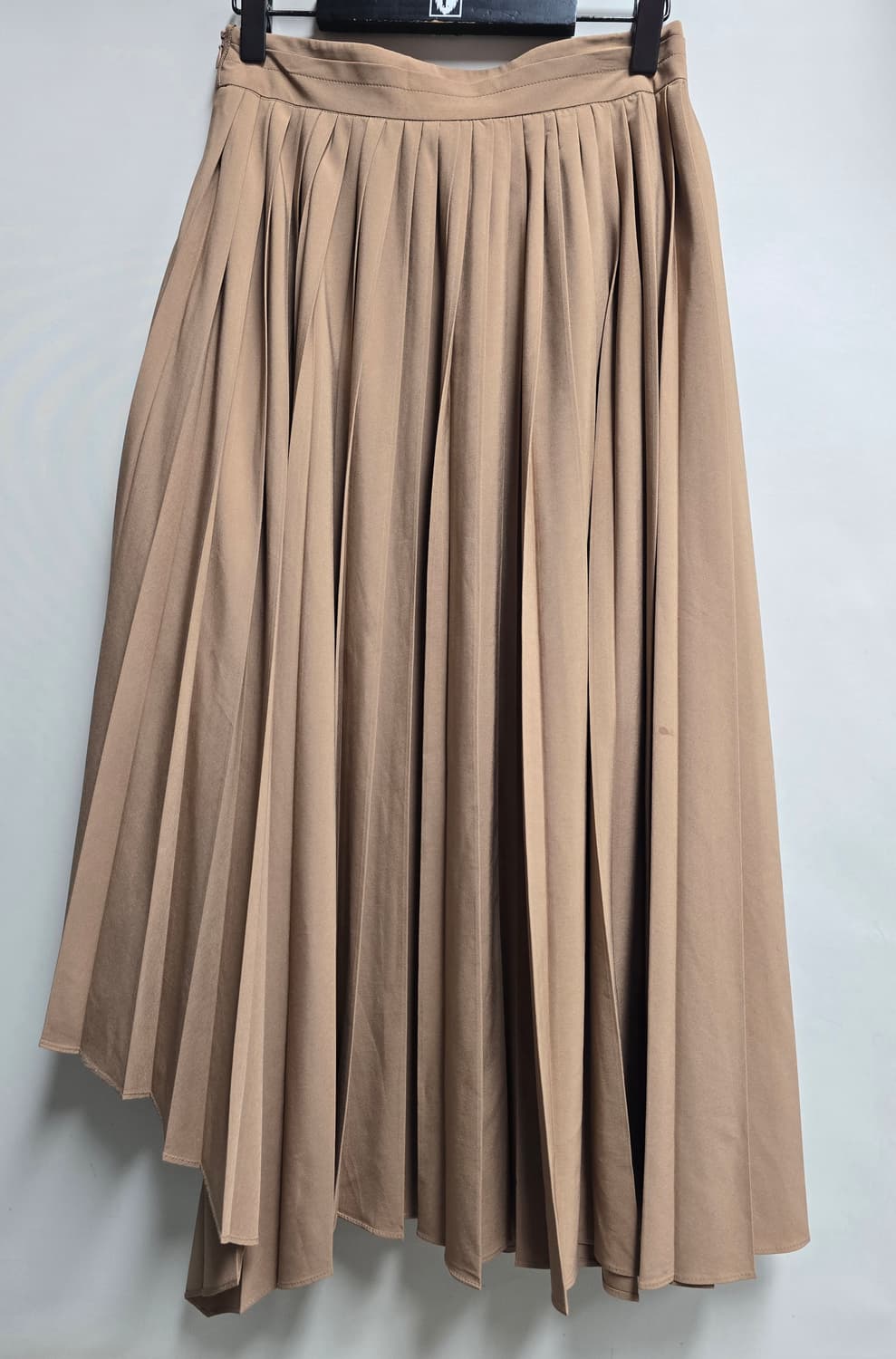 온앤몬 플리츠 언발 롱 스커트 1 상품이미지1