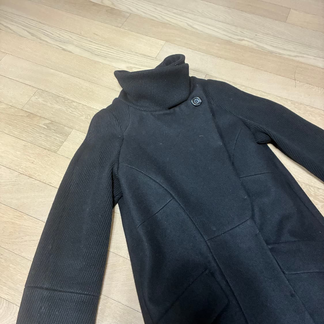 비대칭 절개 하이넥 울 코트 상품이미지2