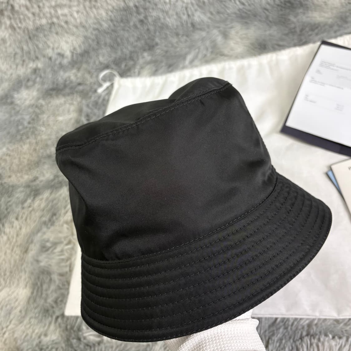 프라다 리나일론 버킷햇 블랙 M사이즈 새상품급 상품이미지2