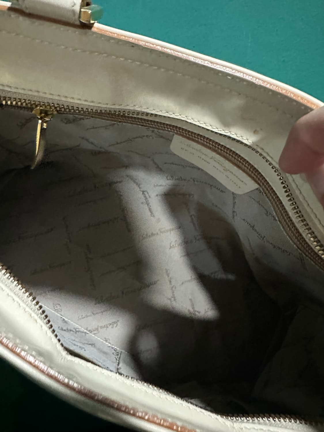 페레가모 토드백 화이트 상품이미지5