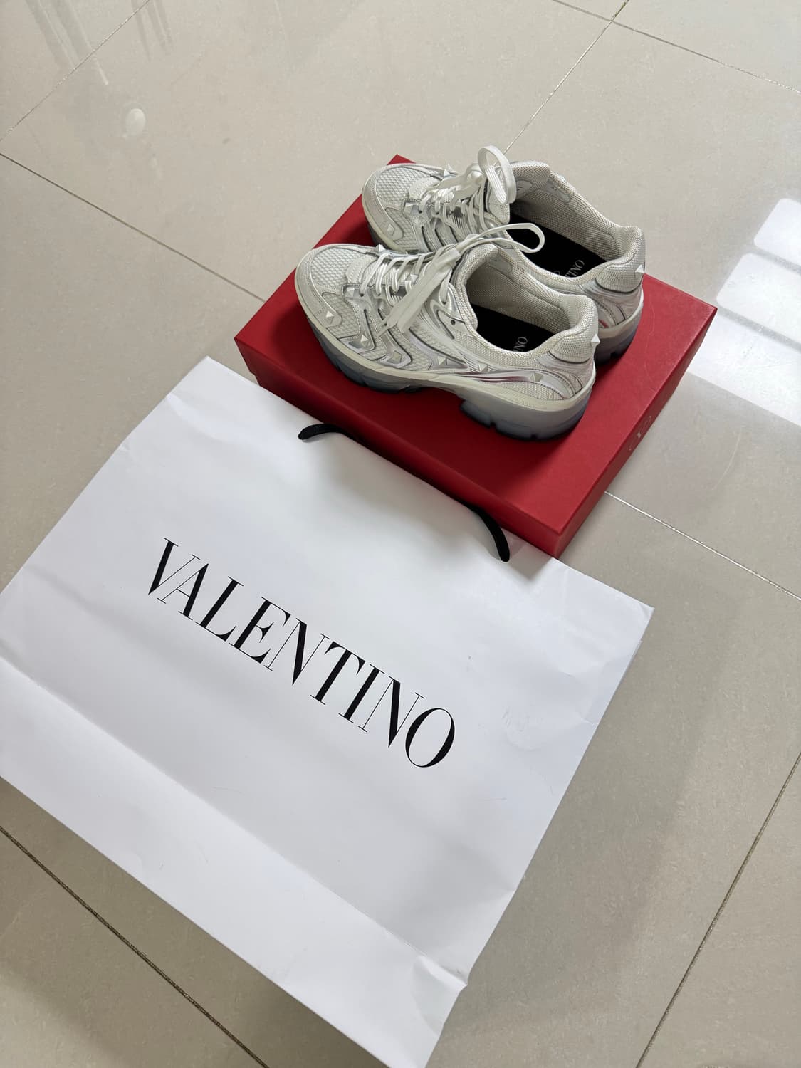 발렌티노 MS-2960 패브릭 & 카프스킨 로우탑 스니커즈 화이트 실버 상품이미지2