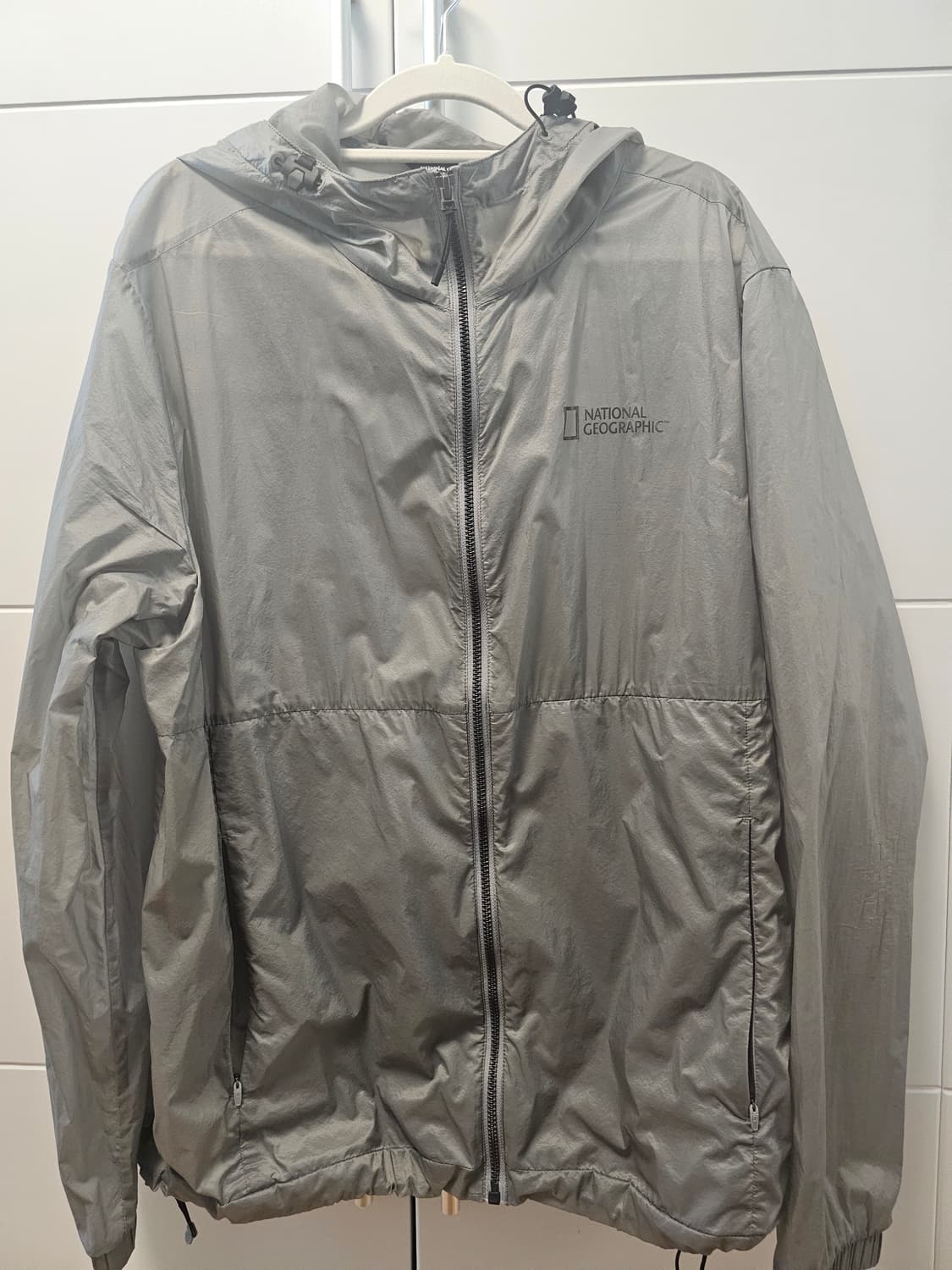 네셔널지오그래픽 바람막이 XL 팝니다. 상품이미지1