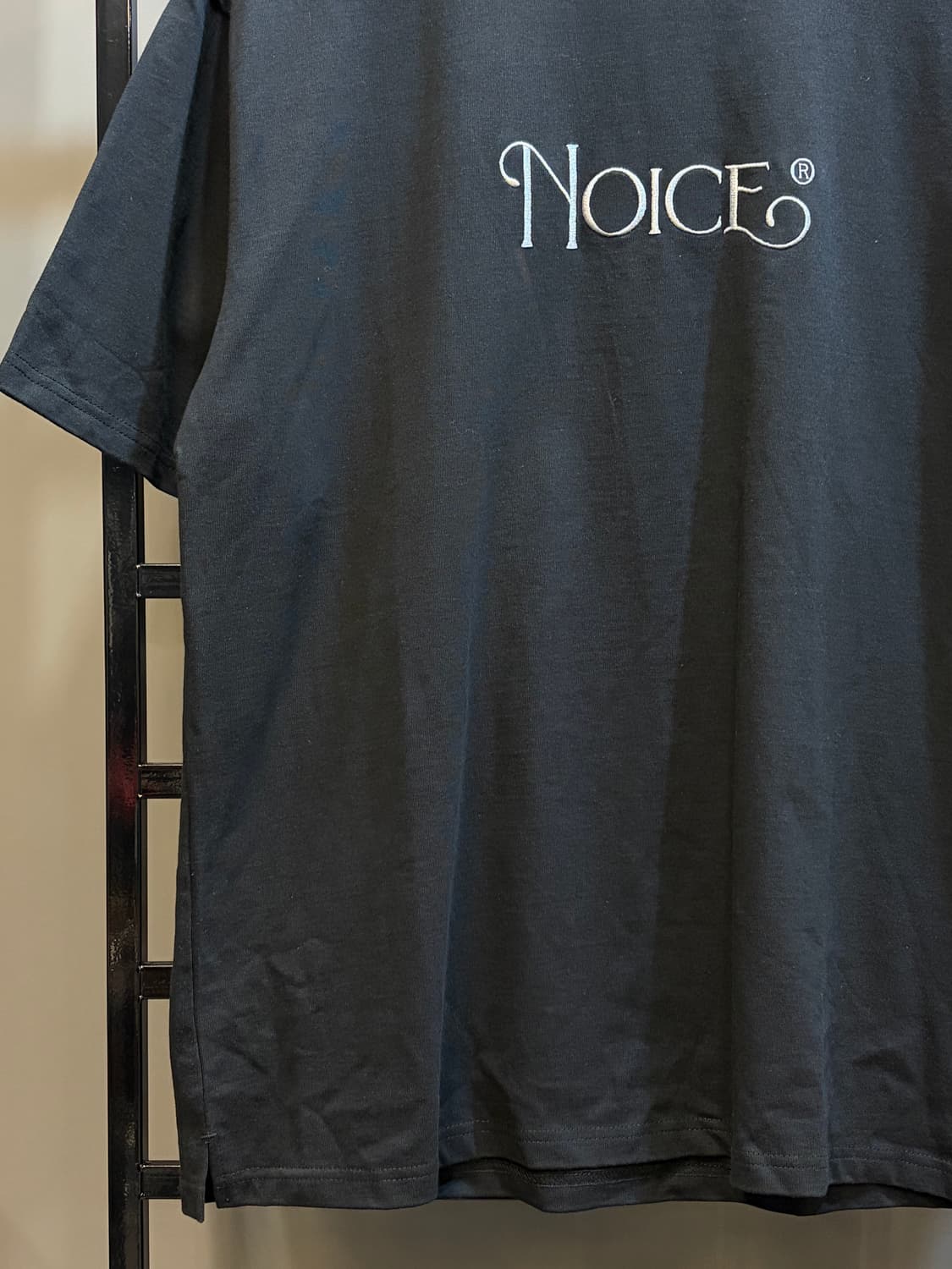 [XL] 노이스 NOICE 블랙 로고 자수 오버사이즈 티셔츠 3.5 상품이미지4