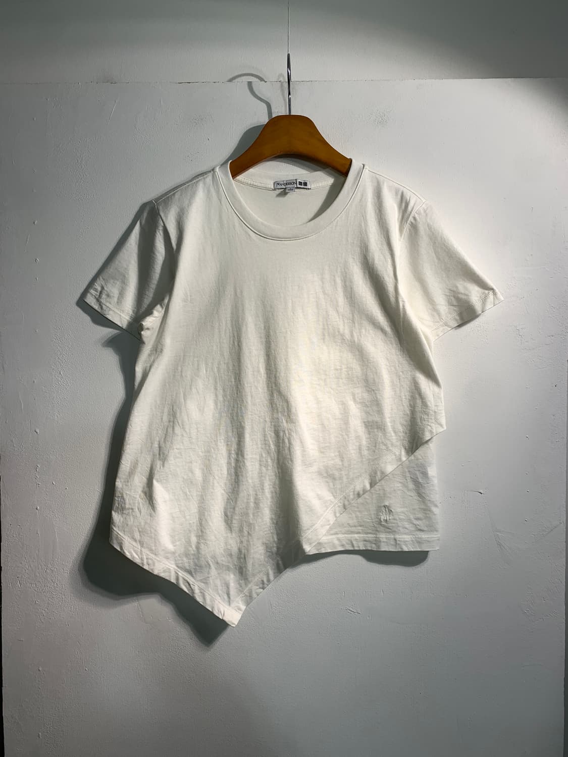 uniqlo 유니클로 jw앤더슨 티셔츠 S 상품이미지1
