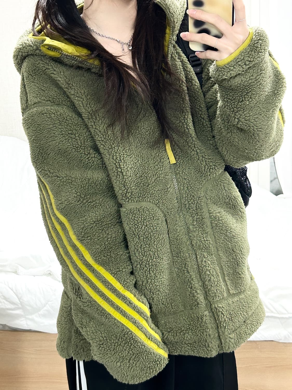 아디다스 카키 뽀글이 리버시블 점퍼 상품이미지1