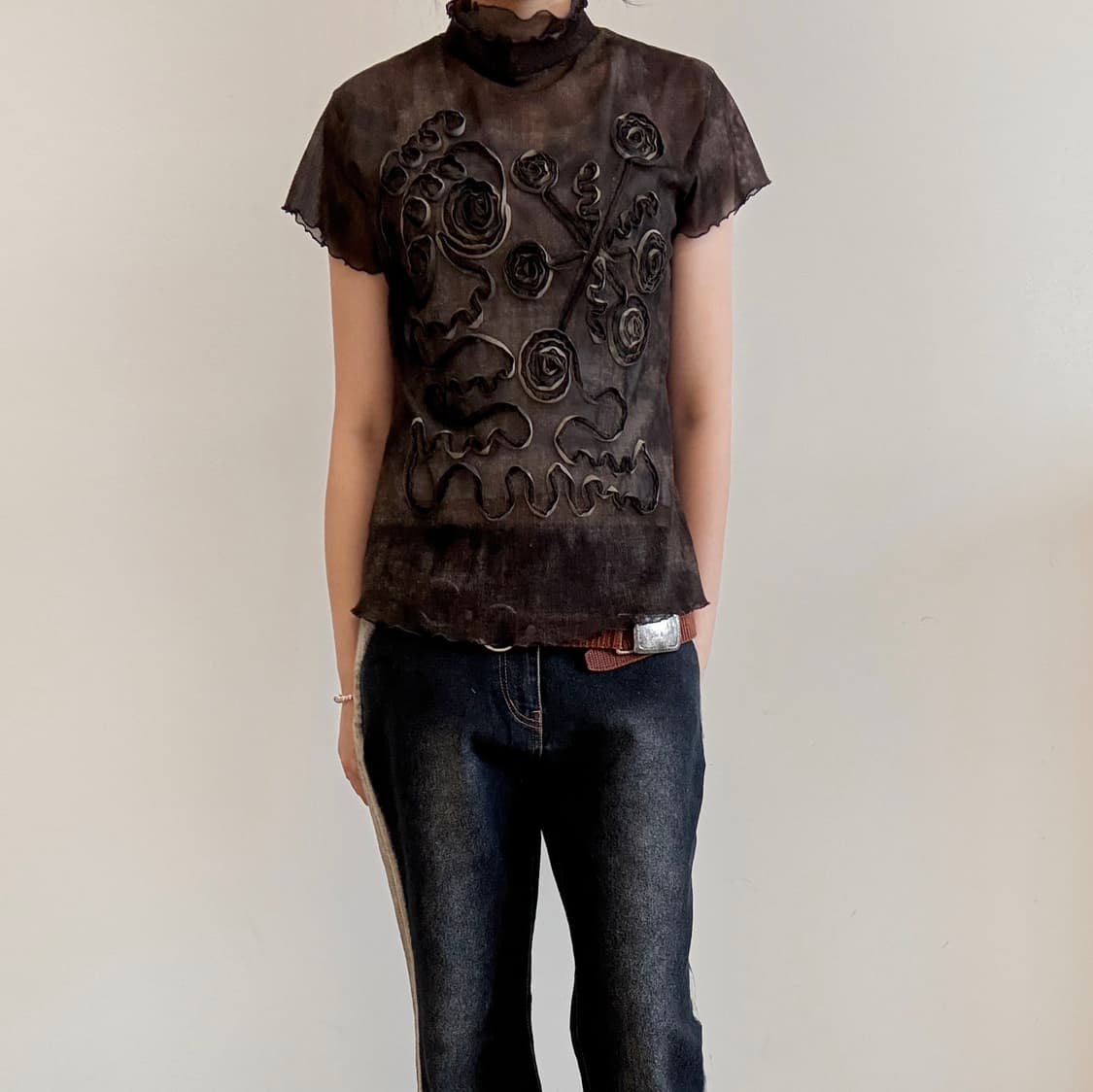 Sheer Appliqué Mock Neck Mesh Top 상품이미지1