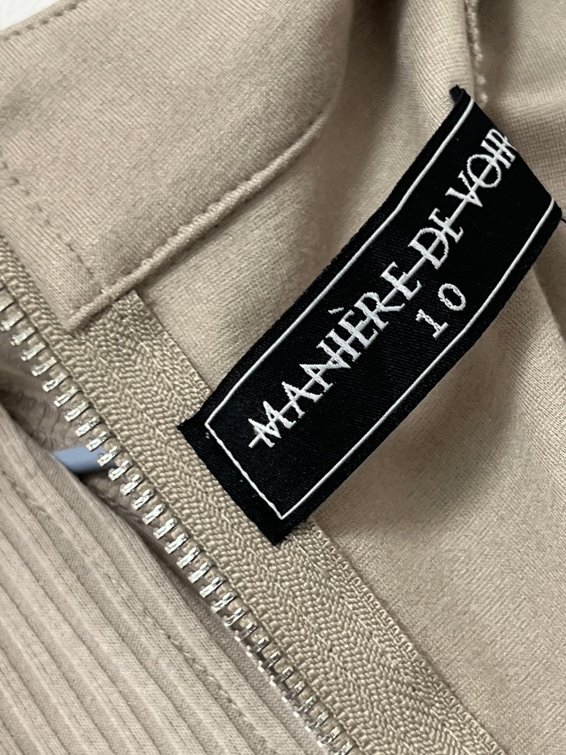 Maniere de Voir Taupe Slit Bodysuit 상품이미지4