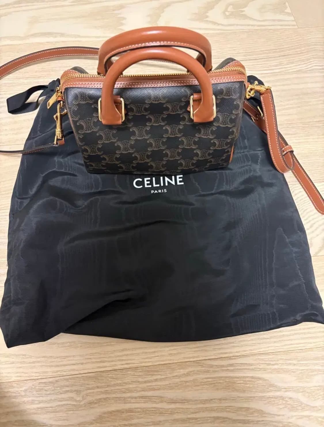 셀린느 스몰 보스턴 트리옹프 캔버스 카프스킨 상품이미지2