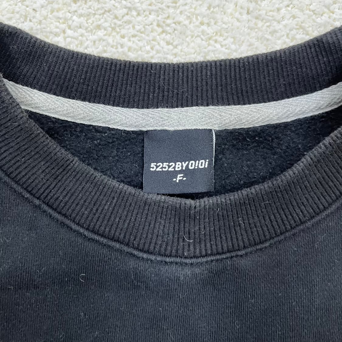 F 오아이오아이 스몰로고 맨투맨 0312M1 상품이미지2