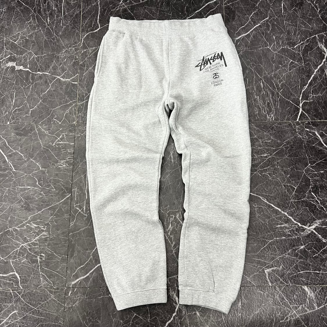 스투시 월드투어 조거 스웻 팬츠 그레이 상품이미지4