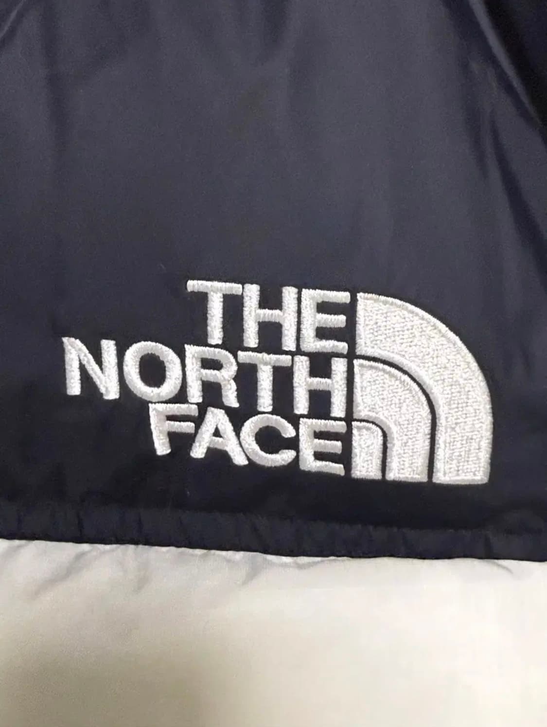 노스페이스 화이트 블랙 눕시 패딩 상품이미지3