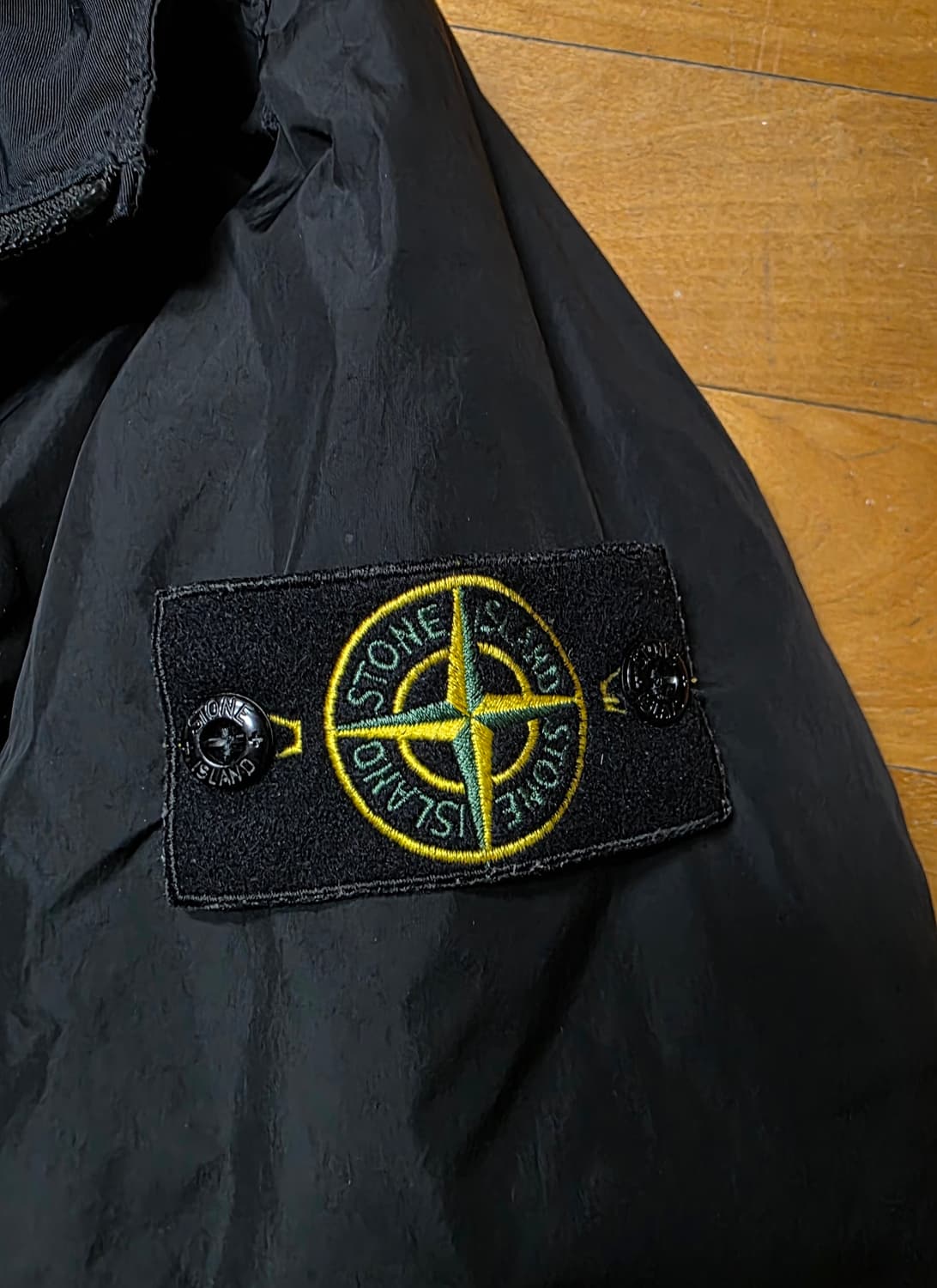 [새상품급]24fw 스톤아일랜드 크링클랩스 나일론 패딩 블랙 상품이미지2