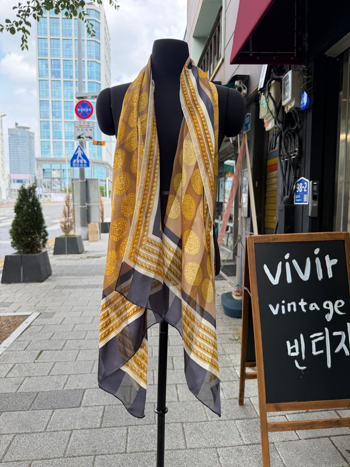 Yves Saint Laurent 100% Silk Scarf 상품이미지1