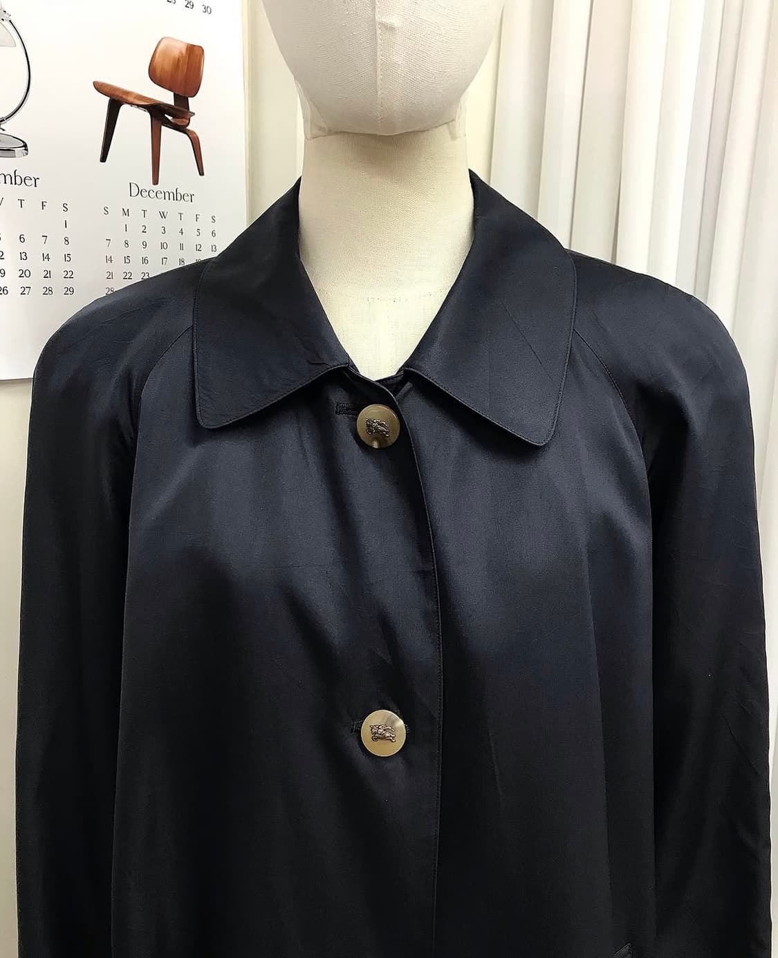 버버리 금장 로고 트렌치 코트 상품이미지4