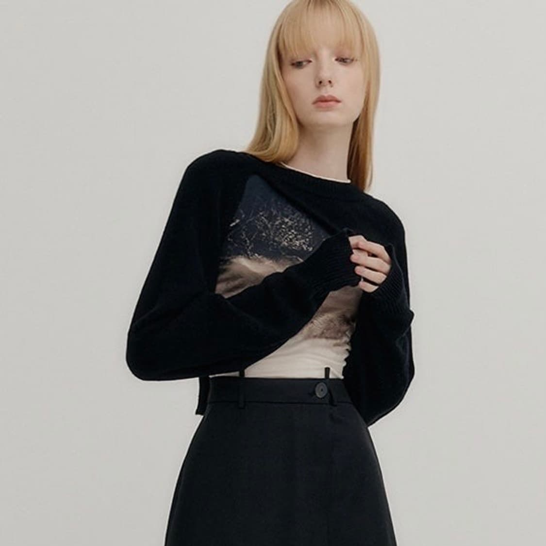 안유진 착용 YUSE 유즈 캐시미어 니트 언발란스 볼레로 블랙 상품이미지2
