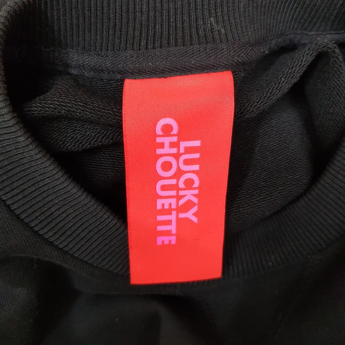 럭키슈에뜨 2023 우븐 배색 헴 스트링 맨투맨  36사이즈 상품이미지6