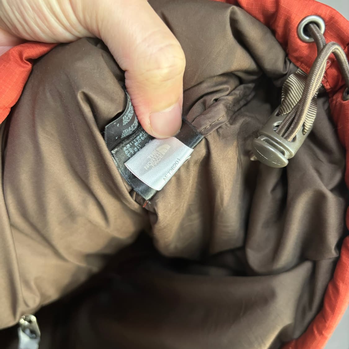 노스페이스 눕시 700 구스다운 패딩 오렌지 카키 상품이미지4