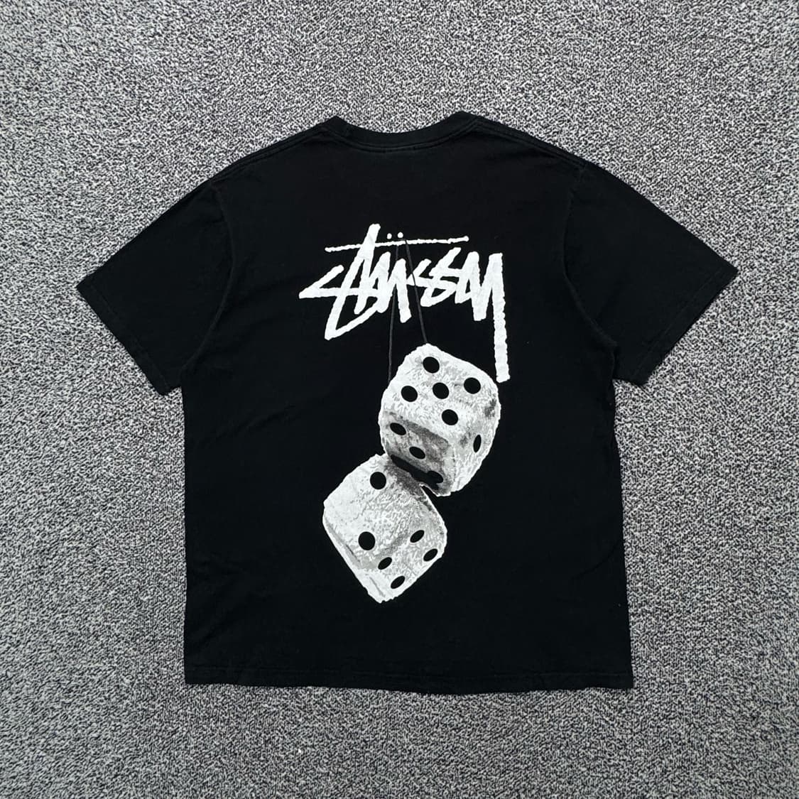 Name : 스투시 퍼지 다이스 후면 빅로고 블랙컬러 반팔 :)  상품이미지1