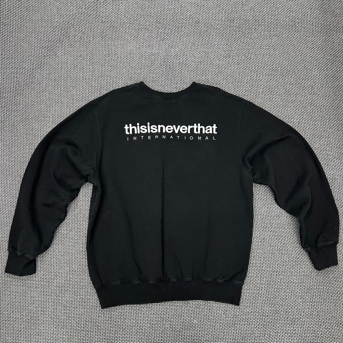 디스이즈네버댓 블랙 맨투맨 상품이미지3