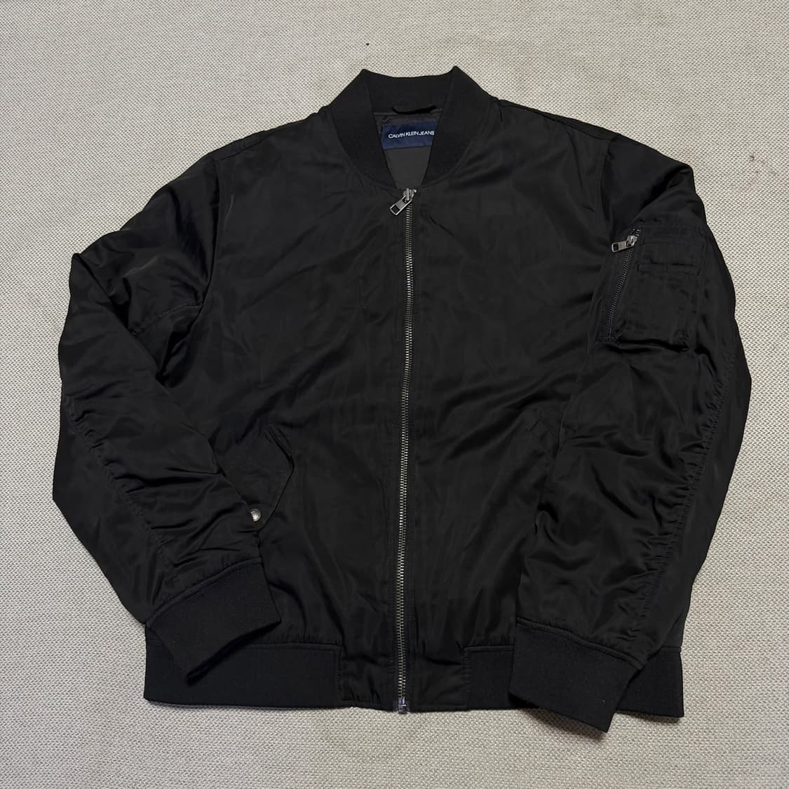 캘빈클라인 진 빅로고 봄버 자켓 상품이미지1