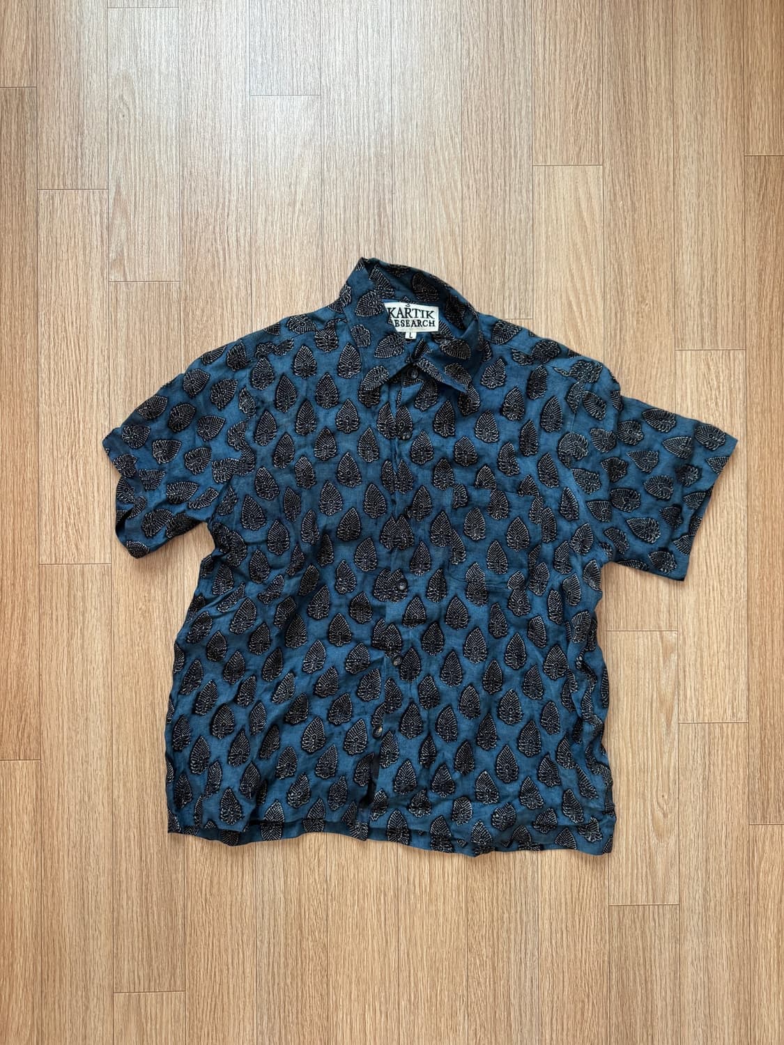 Kartik Research Leaf Shirts 상품이미지1